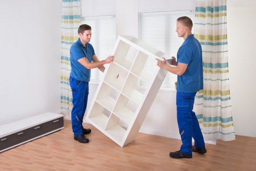 East Finchley moving van service for flats, homes, and offices