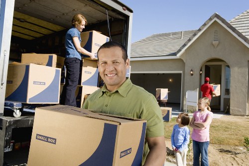 Removal van helping customers move in and around East Finchley